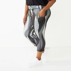 Plus Size Tek Gear® Pocket High-Waisted Capri Leggings